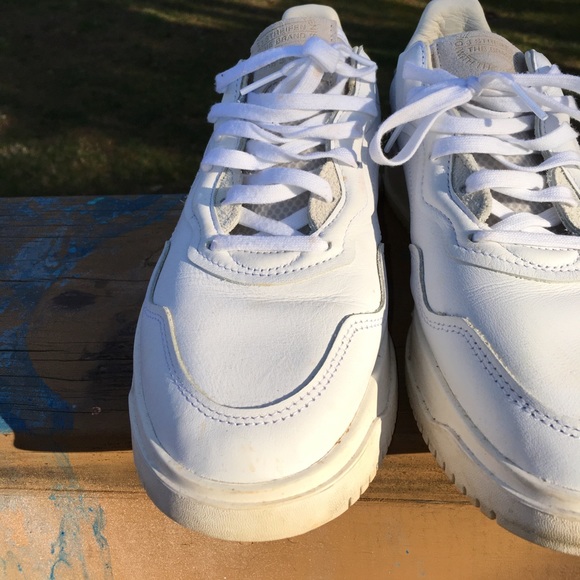 Addidas Low Top - Picture 2 of 3